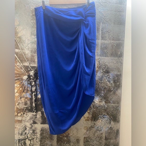 ❌SOLD❌STUNNING FOREVER NEW TULIP DRAPE HIGH LOW FOREVER NEW SKIRT IN BLUE COLOR - Picture 2 of 4